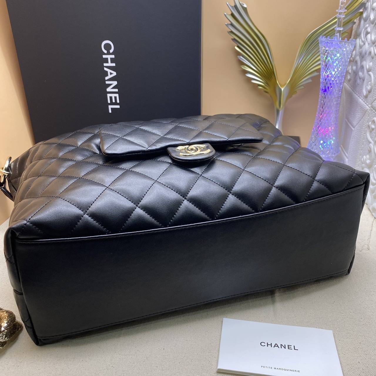 Chanel Maxi Hobo Bag 23B 36cm ออริสลับแท้ ใช้งานต่างประเทศได้ งานเกรดหนังสวย อะไหล่ทองสวยหรู กระเป๋าสะพายทรงโฮโบใบใหญ่ จุของได้เยอะ มี 2 ขนาดกำลังสวย ดีไซน์ใหม่ 2023 ตัวแม่ตัวมัม ห้ามพลาดเลยค่า