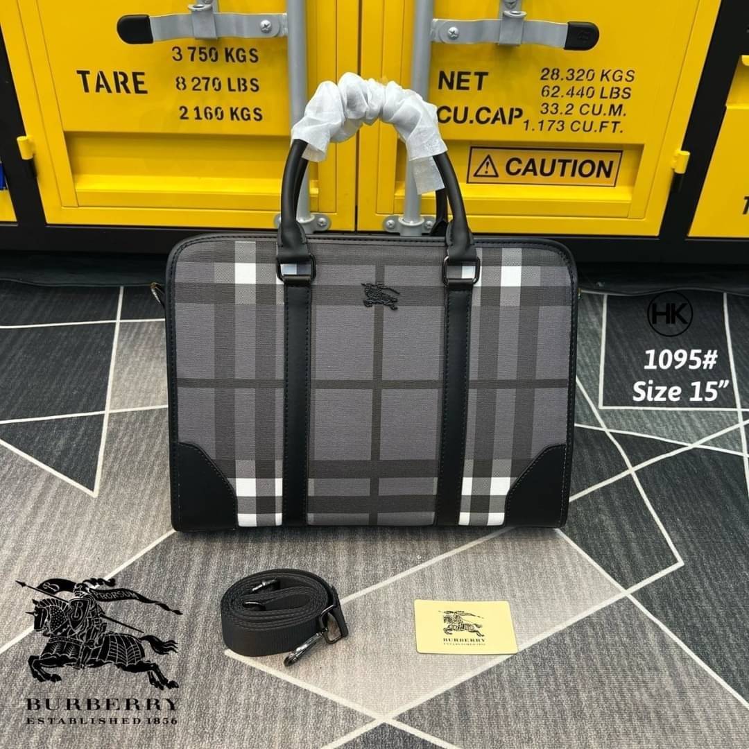 Burberry Men Ainsworth Briefcase / Burberry Newburg Briefcase / Burberry Briefcase Men Bag กระเป๋าเอกสารผู้ชาย กระเป๋าถือแนวนอนกระเป๋าธุรกิจใบใหญ่ สวยงามน่าใช้ จะถือหรือใช้แบบสะพายข้าง ลุคออกมาคือดูดีทีเดียว สินค้าแนะนำ