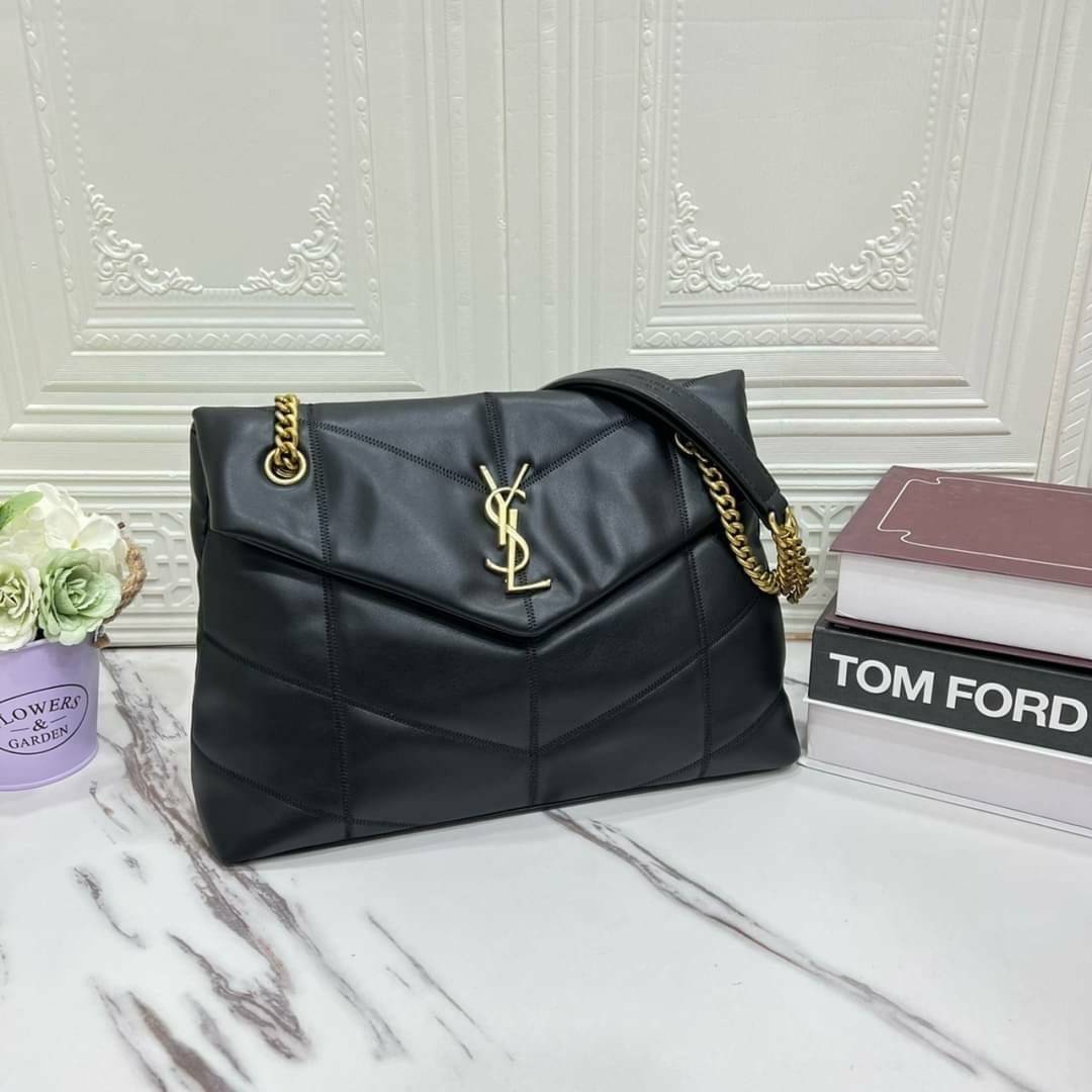 VIP 🥂 YVES SAINT LAURENT Loulou Puffer Small shoulder bag 12" / YSL Loulou Puffer quilted leather มามุงค่าา ใครเล็งใบนี้มาแล้วน้า งานหนังสวยสมการรอคอย มาแบบครบเซ็ทพร้อมถุงผ้าและกล่อง นอกจากจะซื้อมาใช้เองแล้ว ก็เหมาะซื้อเป็นของขวัญให้คนรู้จักเ