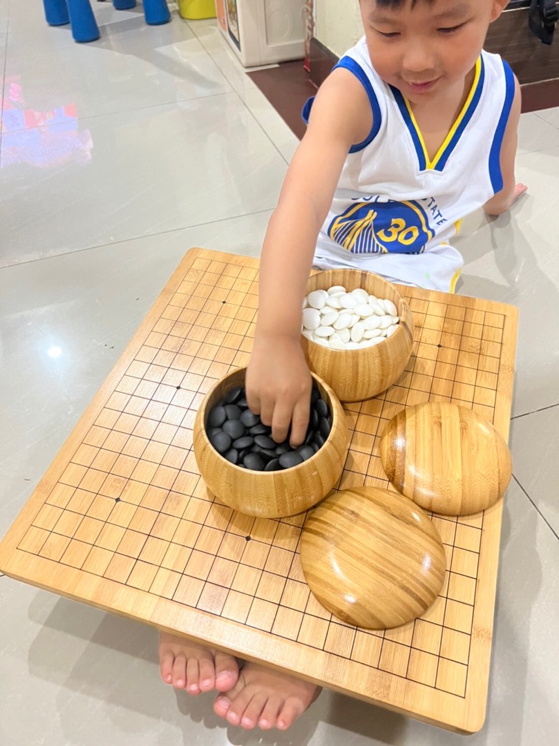 ชุดกระดานหมากล้อมไม้หนา2ซม.กระดาน19เส้นพร้อมโถไม้Torreyaและเม็ดหมากพลาสติกนูนสองด้านทรงกลม