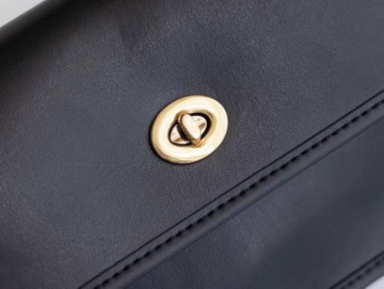 OUTTLET 】Auth Coach 1941 Turnlock Clutch Crossbody Bag พร้อมส่งที่ไทย