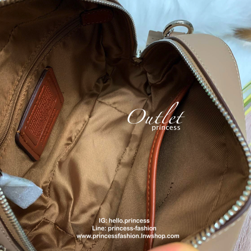 COACH SIGNATURE CROSSBODY BOX BAG ((F31208)) 🔺สินค้าขายดี กระเป๋าสะพายวัสดุหนังแท้ จาก coach factory outlet หนังนิ่ม ทรงสวย ตัวกระเป๋าลายแบรนด์ ตัดขอบหนังเรียบได้สวยงามค่ะ ด้านหน้า-หลัง มีช่องสำหรับใส่ของ เปิดปิดกระเป๋าแบบซิป ที่จับเป็นพวงหนังอะไห