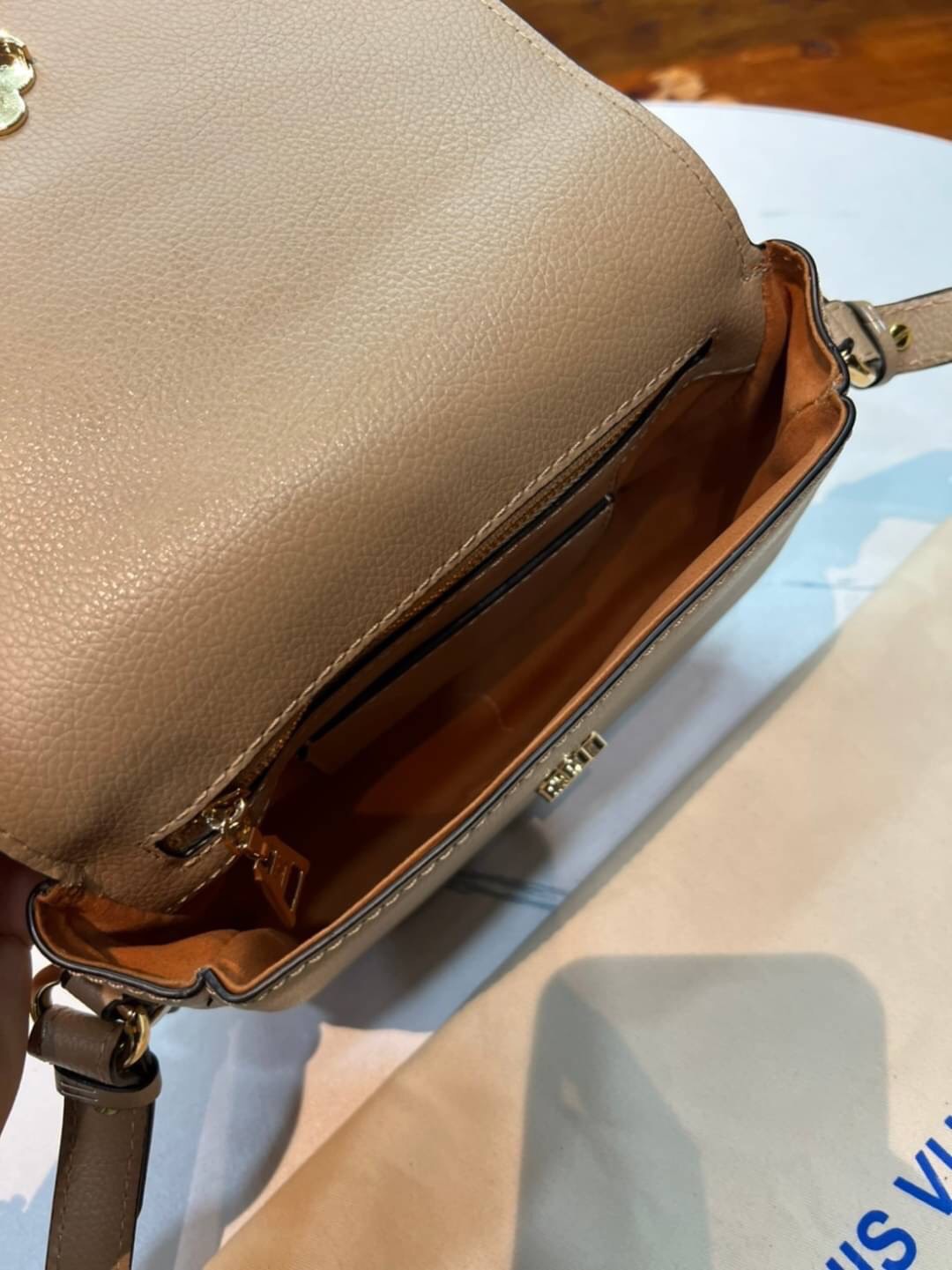 VIP 】หนังแท้ Louis Vuitton Crossbody & Shoulder Bag พร้อมส่งที่ไทย 4 สี