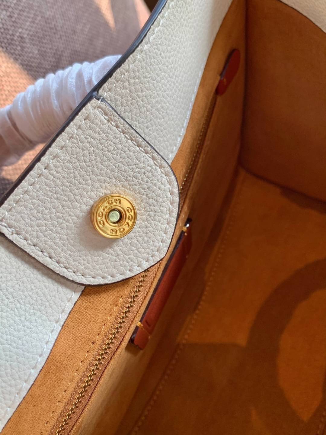 COACH FIELD TOTE 30 WITH HORSE AND CARRIAGE PRINTAND CARRIAGE BADGE 📣พร้อมส่งที่ไทย ใหม่ล่าสุด บอกเลยสีสวย สุดคลาสสิคมากๆ