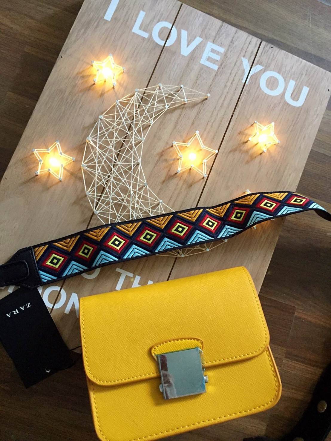 Don't Miss! Best Seller! ZARA CROSSBODY WITH 2STRAPS กระเป๋าถือหรือสะพายทรงคลัชรุ่นยอดนิยมวัสดุหนัง Saffiano อยู่ทรงสวยหรูสไตล์ PRADA แข็งแรงทนทาน ดีไซน์เก๋ไม่ซ้ำใคร เปิดปิดด้วยตัวล๊อคเอกลักษณ์ของ ZARA ภายในมีโลโก้ สามารถใส่มือถือ iphone7+ ได้ โดดเด่