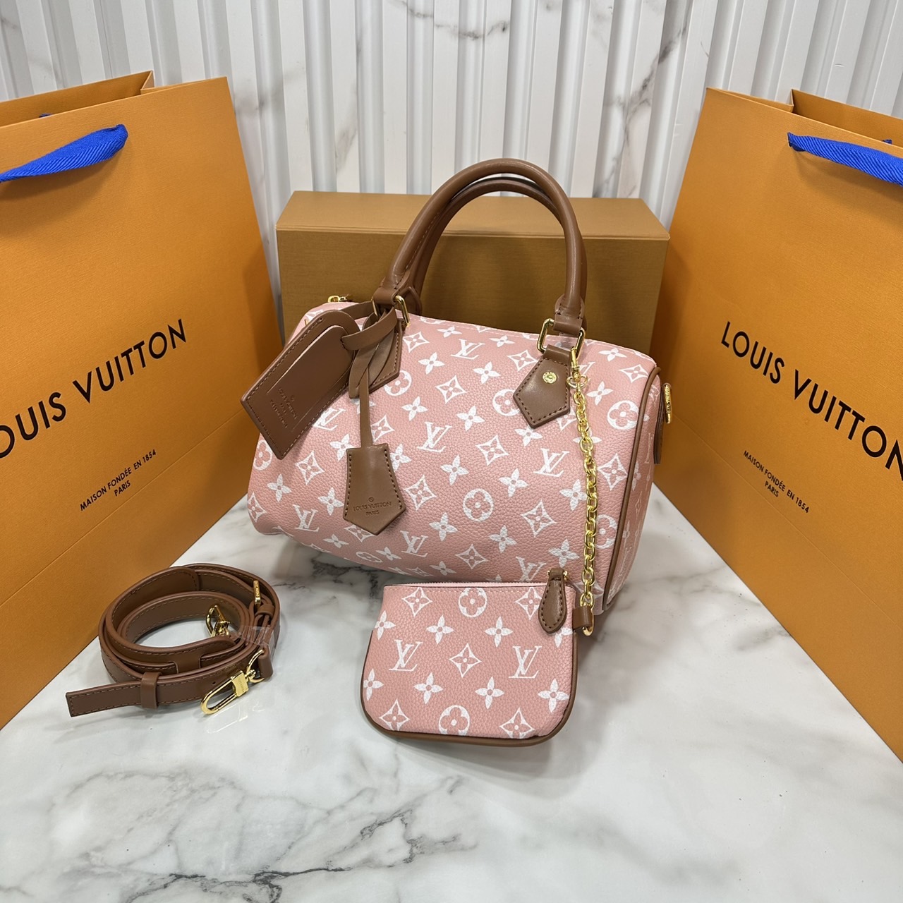 ORI หนังแท้ | LV Speedy P9 Bandoulière 25 Bag กระเป๋าสะพายทรงหมอนสปีดี้ คอลใหม่ล่าสุดหรูหราโดดเด่น รูปทรงใช้งานง่ายสวยตลอดกาล ใช้ได้กับทุกลุค ทุกโอกาส ภายในโล่งกว้างมาก ใส่ของสำคัญได้ครบแน่นอนจ้า