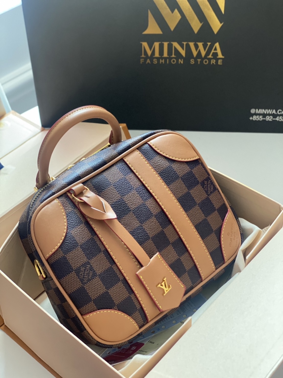 LV Valisette Souple BB Damier Ebene / LV Vanity Bag เกรดออริจินอล ใช้งานต่างประเทศได้ พร้อมส่งที่ไทย กระเป๋าถือทรงสวย ขนาดกะทัดรัดที่ได้แรงบันดาลใจมาจากกระเป๋าเดินทางสไตล์วินเทจ