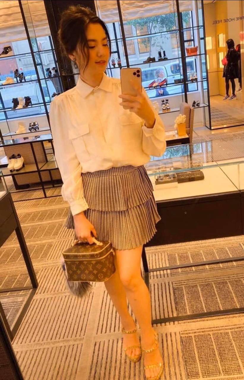 LV NICE MINI MONOGRAM BAG เบสท์เซลเลอร์คอลเลคชั่น ที่ใครๆก็ต้องมีใช้ กับกระเป๋า cosmetics ทรงกล่อง ใส่เครื่องสำอางค์ หรือจะใช้ใส่ของพกจำเป็นประจำวันก็ได้ สบายๆ