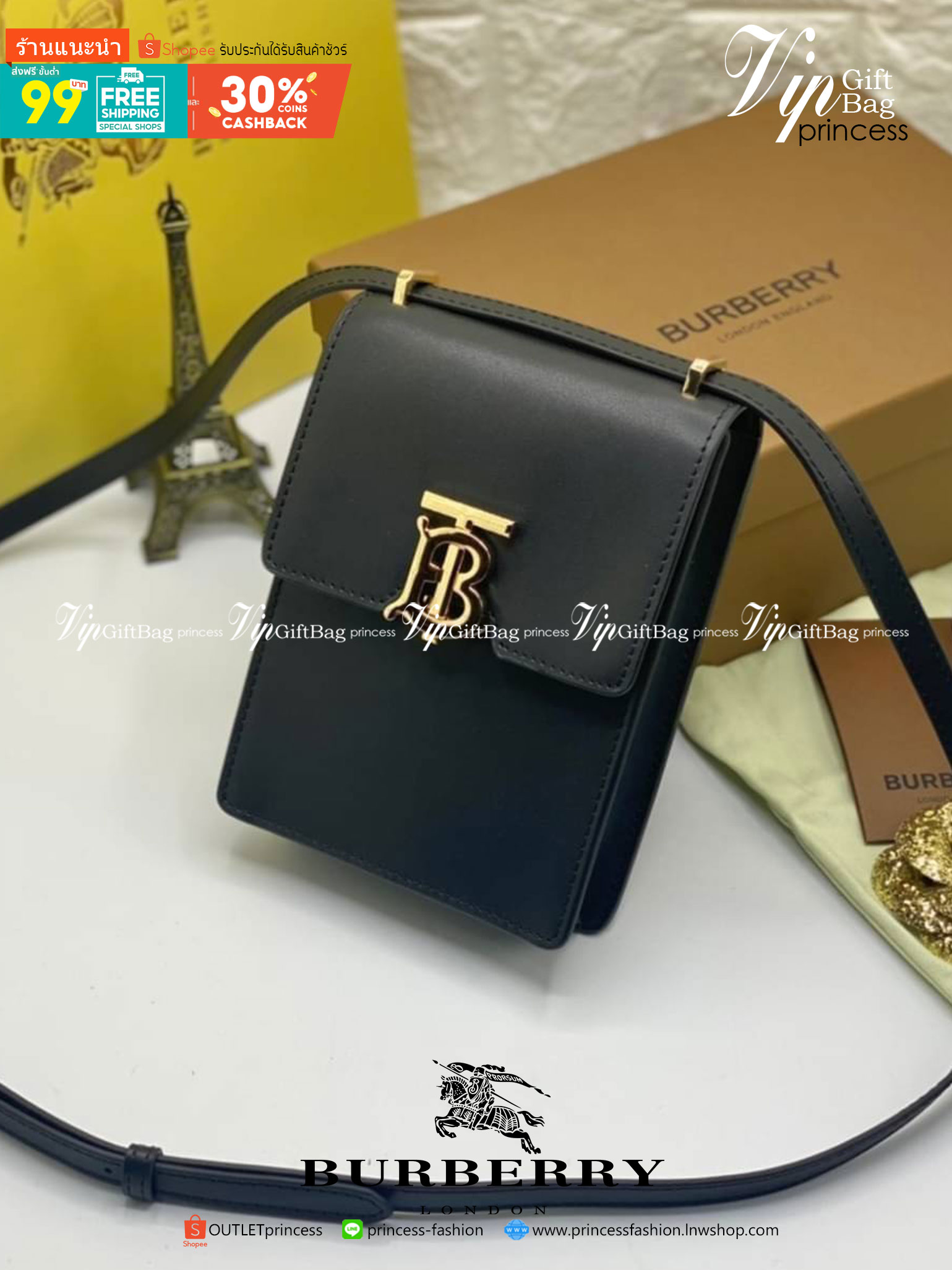 VIP GIFT 】หนังแท้ BURBERRY FRAGRANCES CROSSBODY BAG กระเป๋าทรงเหลี่ยมแนวตั้งดีไซน์สวยหรูอยู่ทรงมีโลโก้แบรนด์ด้านหน้า งานหนังดีที่สุด เปิดปิดด้วยฝาปิดสัญลักษณ์ตัวB ภายในโล่งสามารถใส่มือถือ iphone เงิน ของจุกจิกได้ สายสะพายหนังยาวถอดได้ปรับระดับได้ อะไหล่แบ
