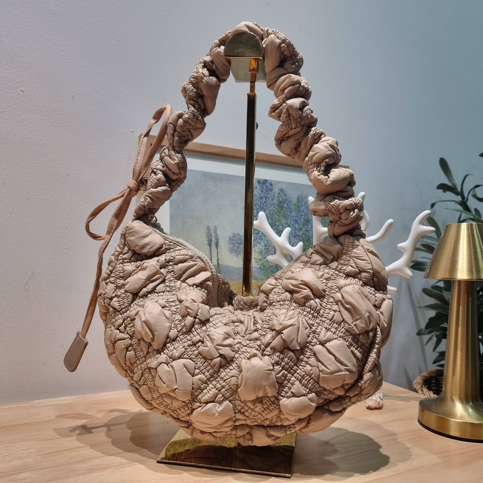 Carlyn cozy bag / Carlyn glaze bag 13 สีพร้อมส่ง อีกหนึ่งคอลเด็ด ที่ฮิตแบบฉุดไม่อยู่ กับไอเท็มนุ่มนิ่มจากเกาหลี พร้อมสีใหม่ล่าสุด กระเป๋าสะพายก้อนเมฆสุดเก๋ ที่สามารถใช้ได้หลากหลาย