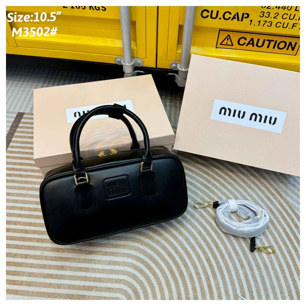 MIU MIU ARCADIE LEATHER BAG M, Geniş 27cm กระเป๋าถือ/สะพายสุดชิค น่ารักๆเก๋ๆ ดีไซน์เรียบแต่มากมีอยู่จริง สวยดูแพง