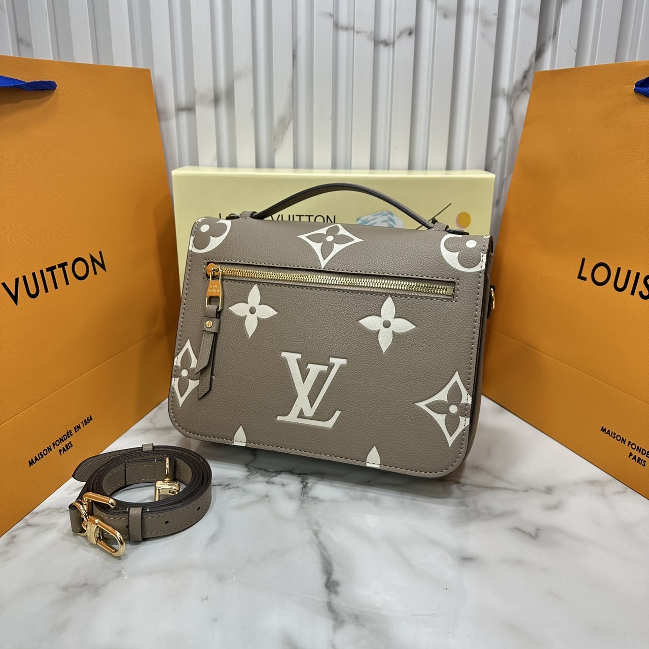 ORI หนังแท้ | LV Pochette Metis Monogram Empreinte leather กระเป๋าสะพาย อีกหนึ่งผลงานเด่นประจำฤดูกาล Spring 2021