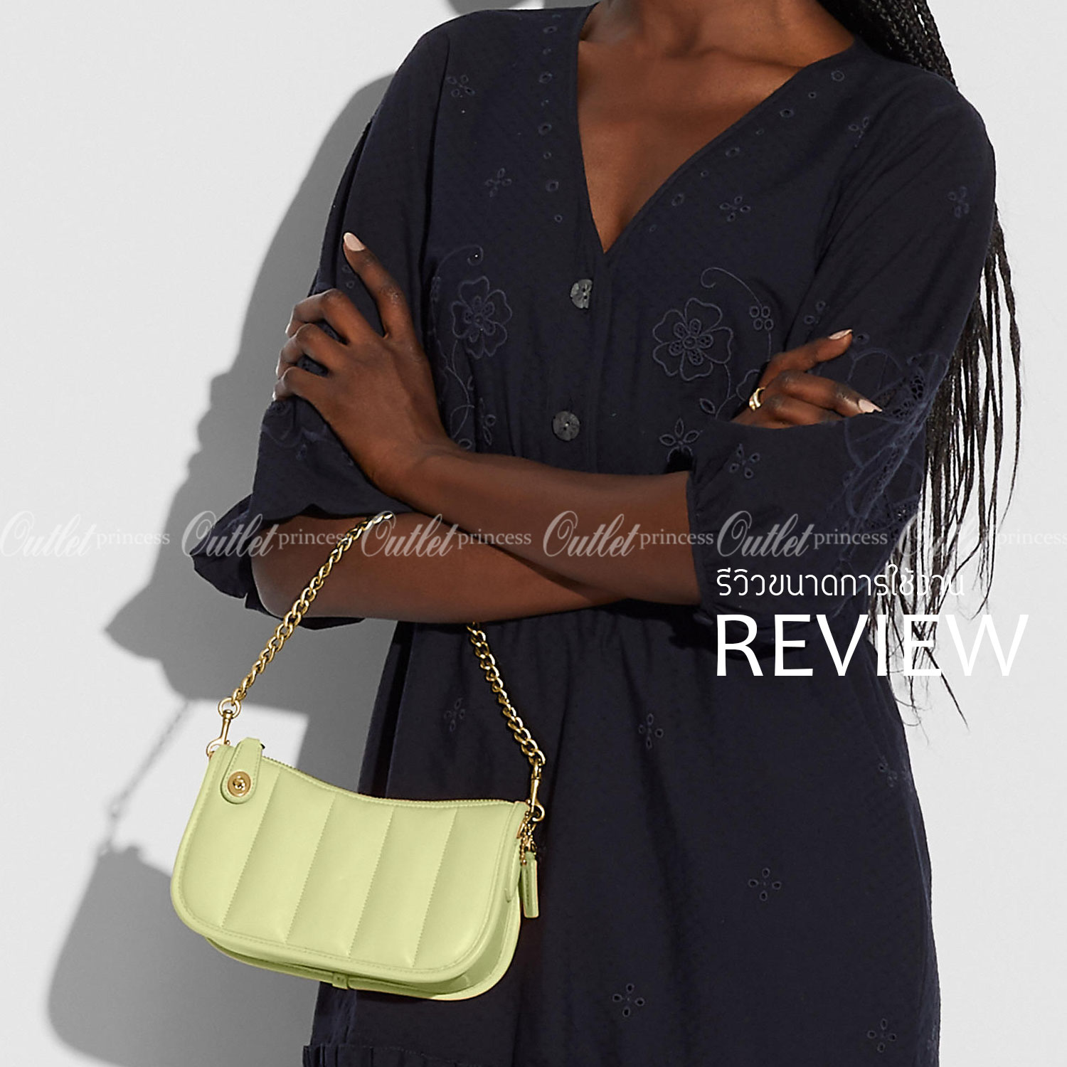 COACH SWINGER 20 WITH QUILTING ((C3490)) พร้อมส่งที่ไทย ออกใหม่ล่าสุดค่ะ! กระเป๋าหิ้วหรือคล้องไหล่ ใบขนาดกระทัดรัด หนัง Nappa แบบนวมล่าสุดค่ะ! เปิดปิดกระเป๋าแบบหมุนล็อค ภายในสามารถใส่มือถือได้;กระเป๋าเงินใบสั้นได้;พาสปอร์ตได้;พร้อมช่องเสียบบัตรได้อีกสามช่