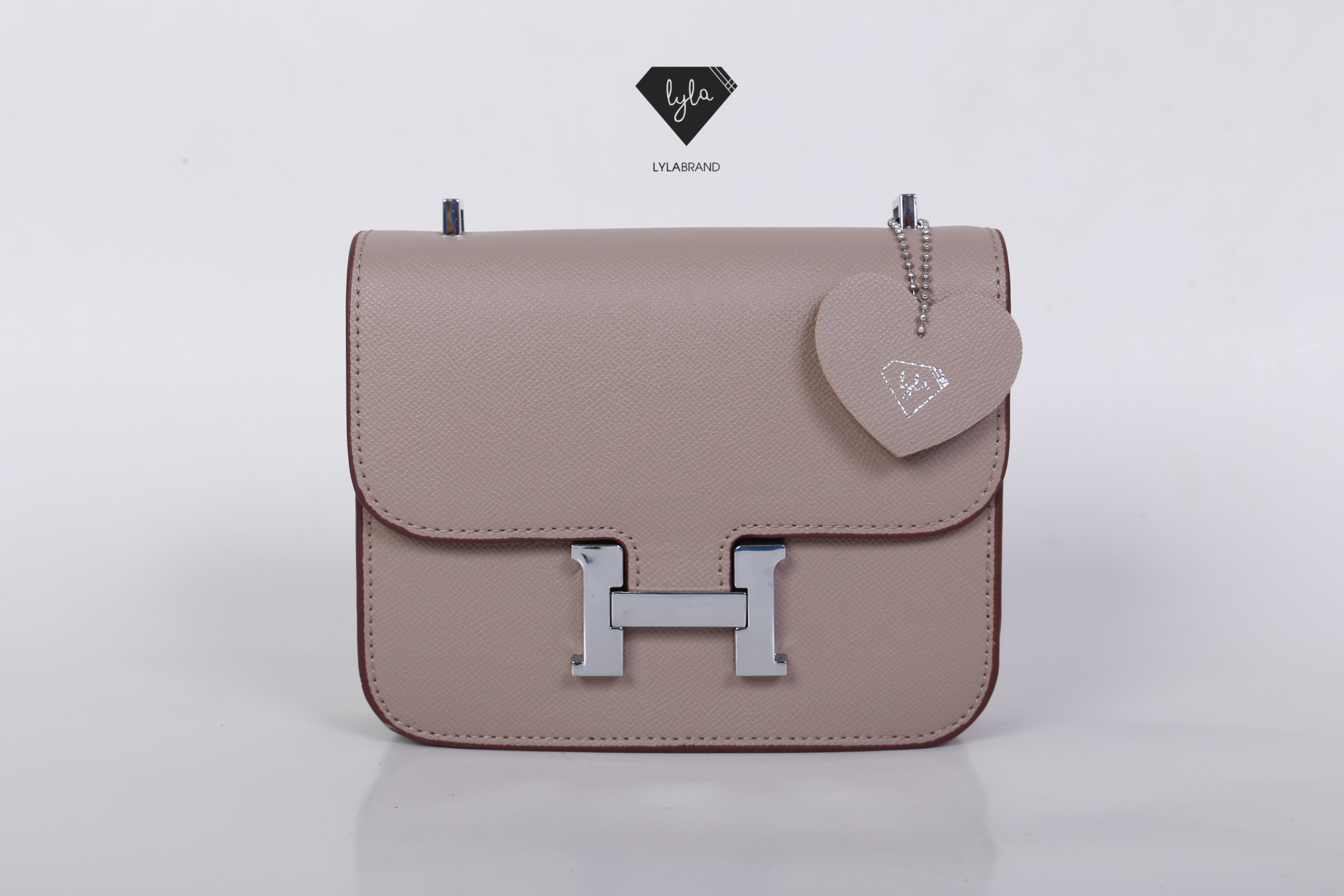 LYLABRAND🔔 Constance ไซต์ 18 สุดฮอต รุ่นนี้หนัง Epsom , PU top premium นะคะ หนังดีเลอค่าน่าสอยมากกก บอกคำเดียวเลยว่าเด็ดสุด !! เหมือนหนังแท้เบอสุดค่ะคูณผู้หญิง ลูกค้าเก่าน่าจะทราบกันดีอยู่แล้วว่าคุณภาพของร้านนี้ต้องมาเป็นอันดับหนึ่งเท่านั้น อิอิ ม