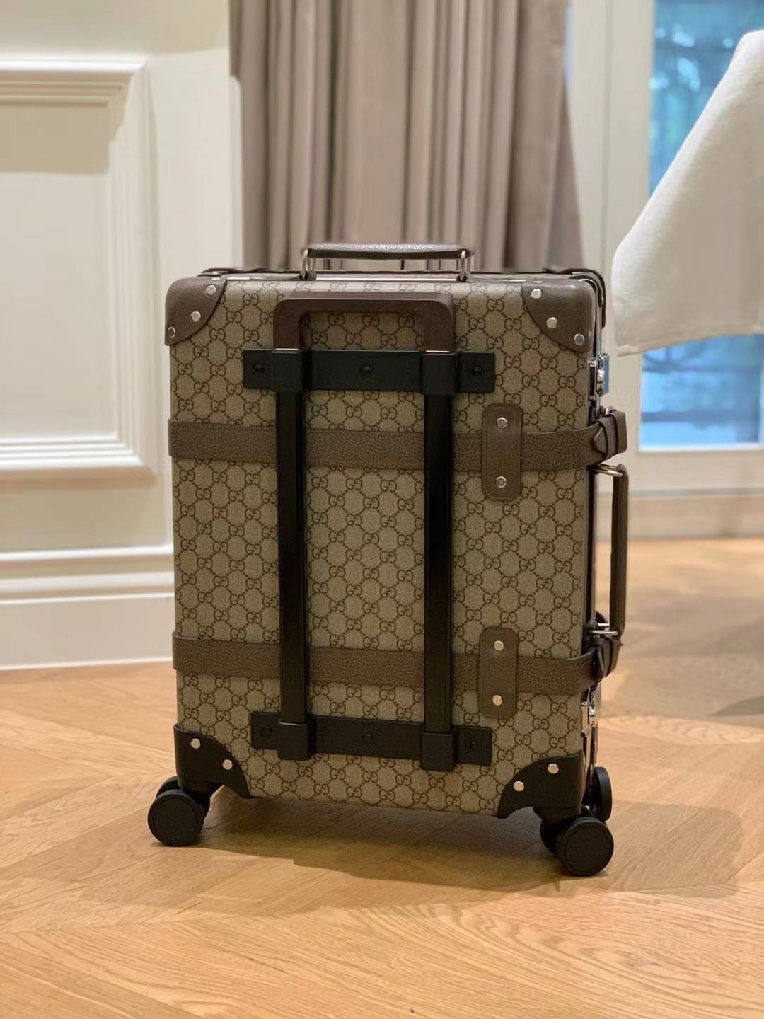 GUCCI Globe-Trotter Carry-On Suitcase / GUCCI globetrotter luggage พร้อมส่ง เกรดท็อปออรินอล งานเหมือนสุด หนังแท้ สวยงามตามรูป TOP ORIGINAL 1:1 เกรดเทียบแท้ ใช้สลับแท้ได้ ใช้งานต่างประเทศได้