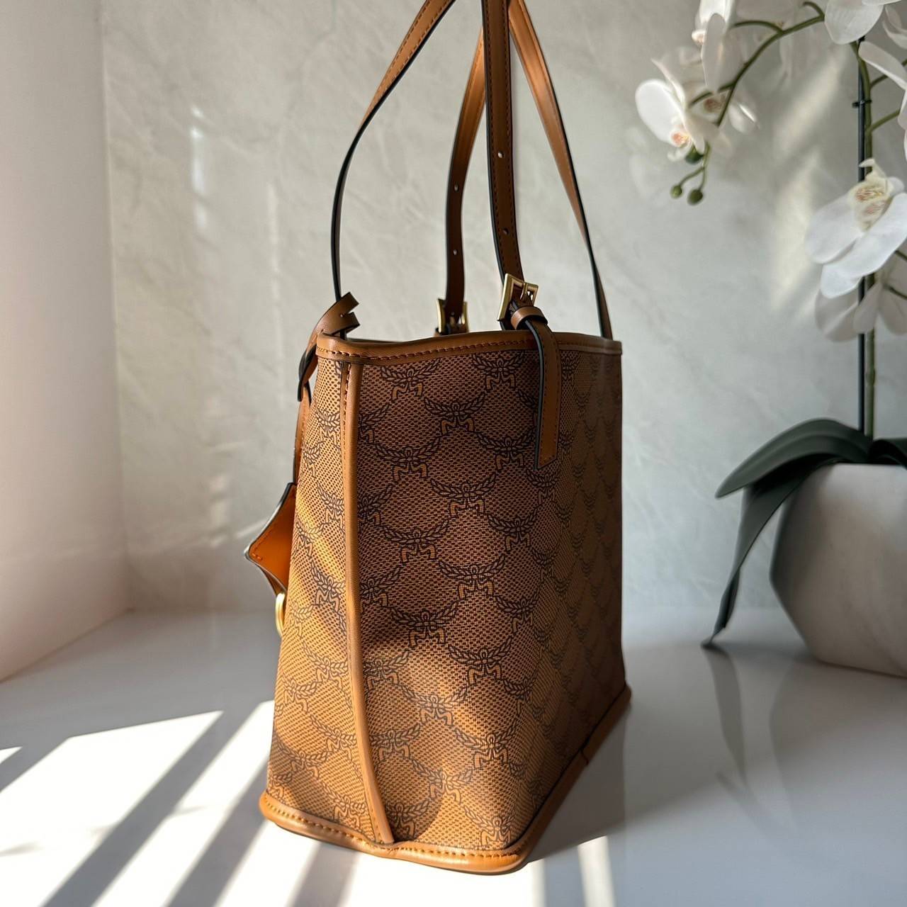 M.C.M MINI HIMMEL SHOPPER IN LAURETOS กระเป๋าทรงช้อปปิ้ง เรียบหรู เกรดออริ สลับแท้ 1:1 ใช้งานต่างประเทศได้