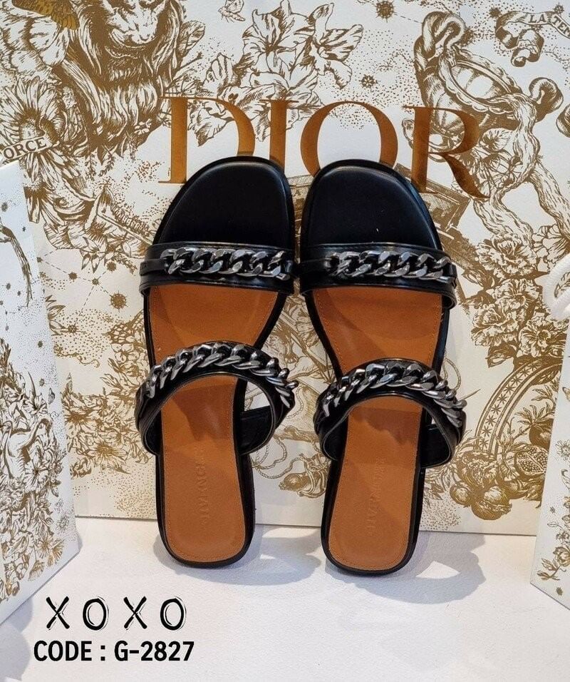 Givenchy Sandals แตะ โซ่ สวย เก๋ งานขายดีตลอดกาล แมทส์ชุดง่าย น้ำหนักเบา วัสดุหนัง PU แต่งโซ่อย่างดีอะไหล่หนา ดูแพงเกินราคาขาย น้ำหนักเบา