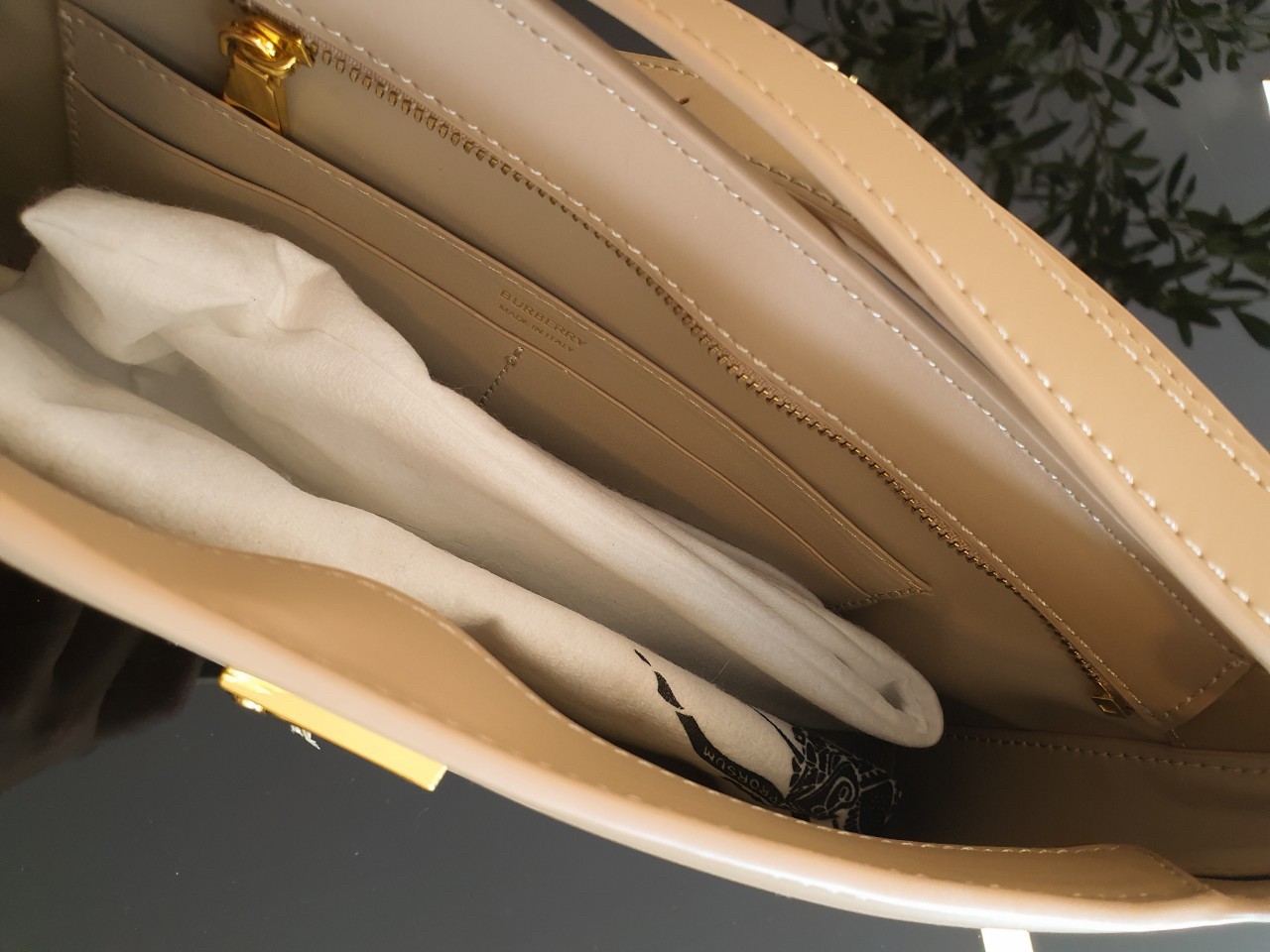 Burberry Leather TB Shoulder Bag / BURBERRY LEATHER SHOULDER BAG ทรงยอดฮิตแห่งปี วัสดุหนังแท้ สวยหรูอยู่ทรง