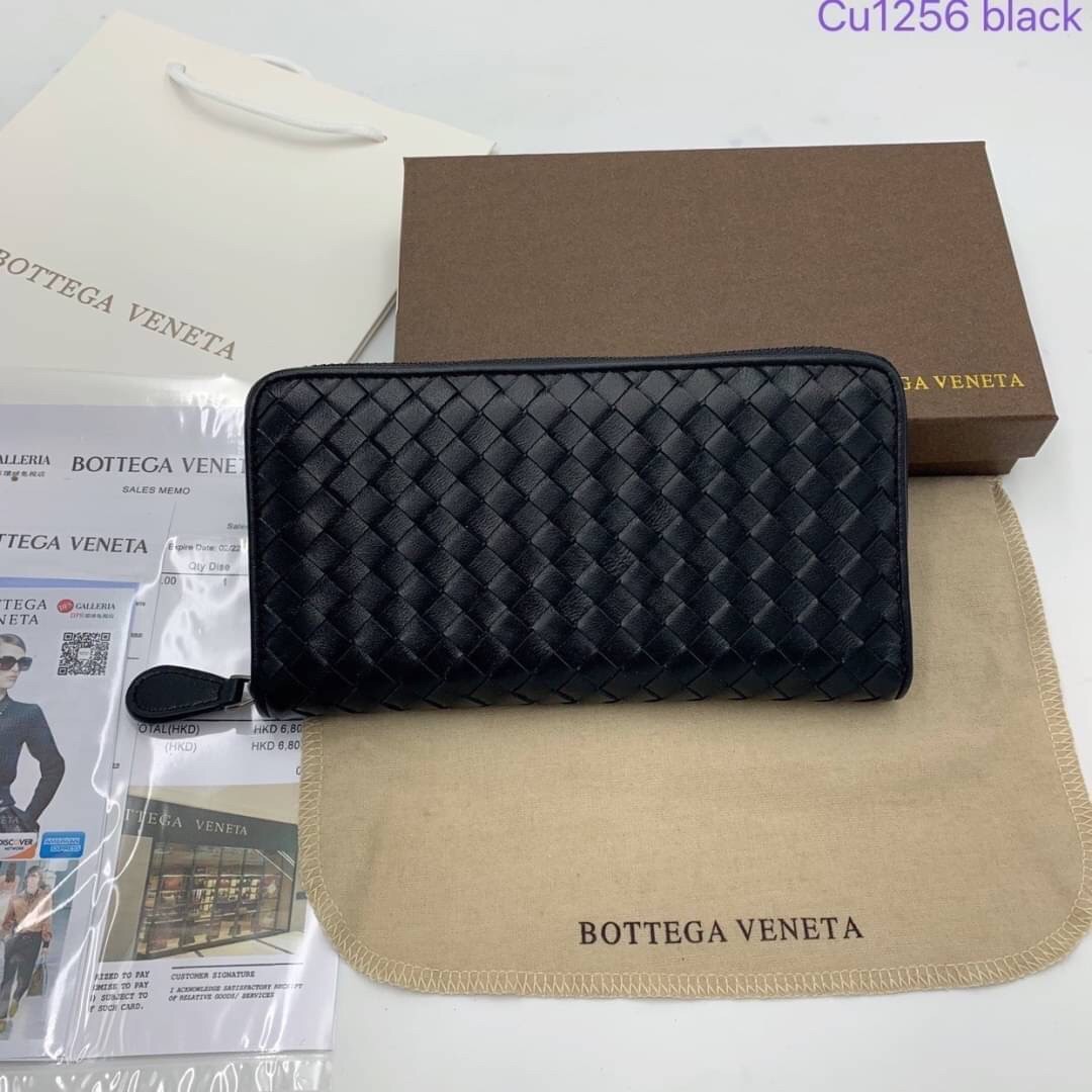 BOTTEGA VENETA ZIP AROUND WALLET / BOTTEGA LONG WALLET กระเป๋าสตางค์ยาวซิปรอบ เอกลักษณ์หนังสานคลาสสิก สร้างสรรค์ให้ไอเท็มนี้ดูหรู ดูแพง ใบจริงสวยมาก ใช้ได้ทั้งชายหญิง มาจำนวนจำกัด รีบตำกันน้า ไม่อยากให้พลาดเลยจ้า