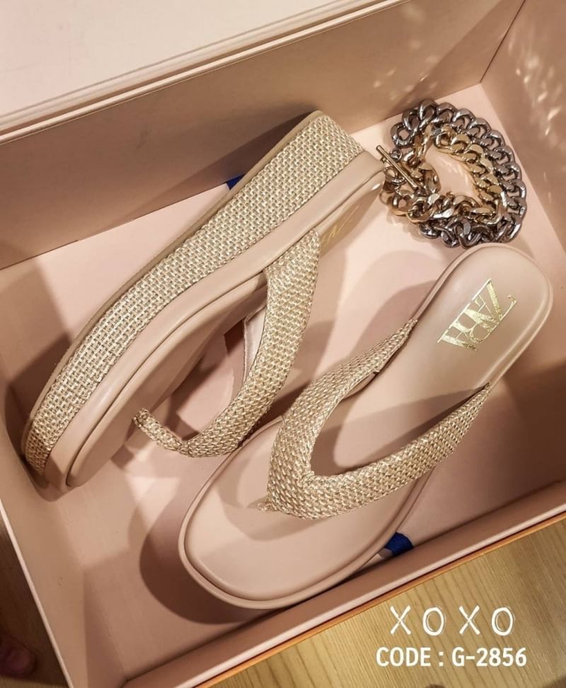 ZARA รองเท้าแตะหนีบ ทรงเตารีด พื้นนุ่มใส่สบาย สายคาดหนีบ เป็นผ้ากระสอบ นุ่ม แมทส์ชุดง่าย น้ำหนักเบา