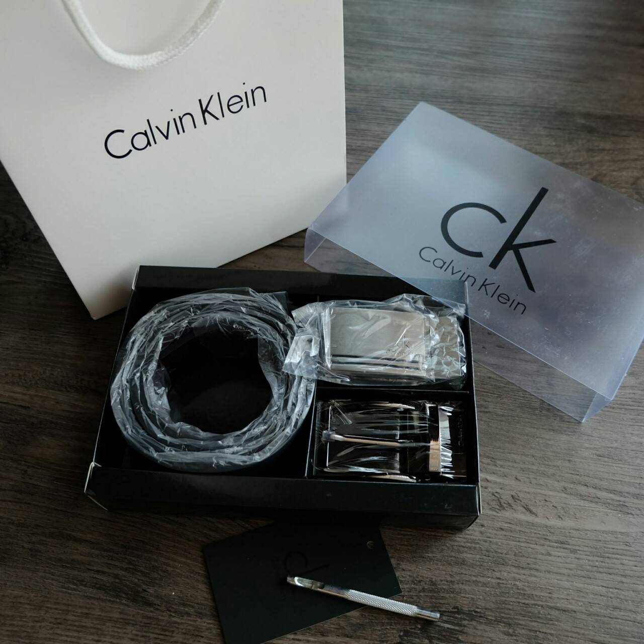Calvin Klein Belt and Buckle Set (No.01) Set สุดคถเม เข็มขัด + หัวเข็มขัด 2 ชิ้น จะะมอบเป็นของขวัญหรือใช้เองก็แนะนำเลยค่าา