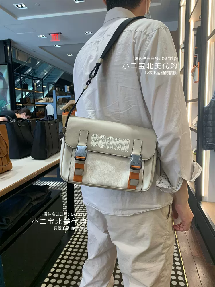 COACH TRACK CROSSBODY IN COLORBLOCK WITH COACH PATCH C6657 C8128 หล่อบอกต่ออีกหนึ่ง กระเป๋าสะพายทรงแมสเซ็นเจอร์ รุ่นเอาใจหนุ่มๆ ที่สาวๆก็อยากใช้!! ด้วยดีไซน์สีคัลเลอร์บล็อคที่โดดเด่น ทำให้ดูน่าใช้งาน วัสดุหนังแท้ สวยคมซ่อนหรู ฝากระเป๋ามีตัวล็อคแน่นหนา เปิ