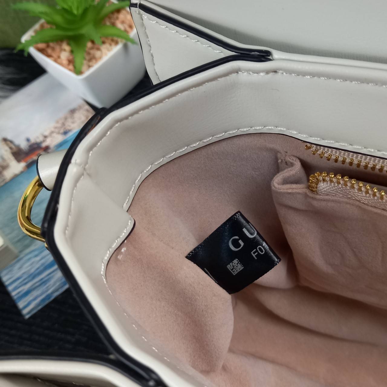 GUCCI HORSEBIT 1995 BAG / GG Supreme Shoulder 10" รุ่นฮิต คลาสสิค หรูหรา ใช้แล้วดูดีมีเสน่ห์ขึ้นทันที สายยาวคล้องบ่าได้ ปรับยาวคลอสบอดี้ได้