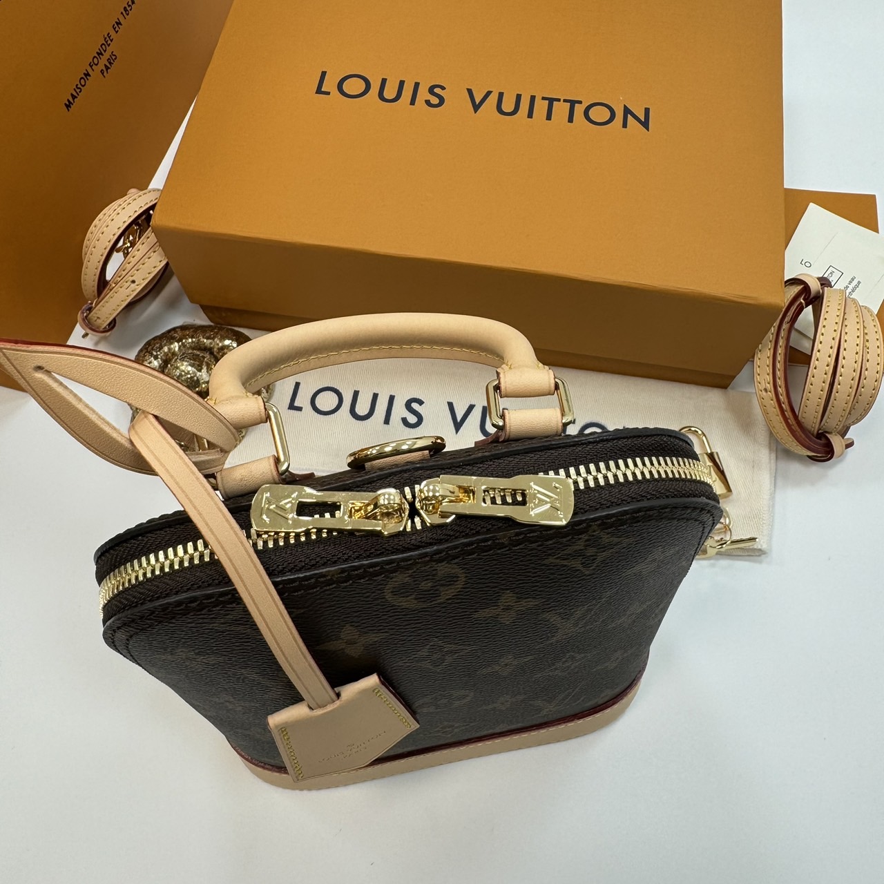 LV Alma Backpack Monogram Canvas กระเป๋าสะพายเป้ลายโมโนแกรม เกรดออริ ท็อป 1:1 เกรดแคนวาสแท้อย่างดี ลายคมชัด ใช้งานต่างประเทศได้