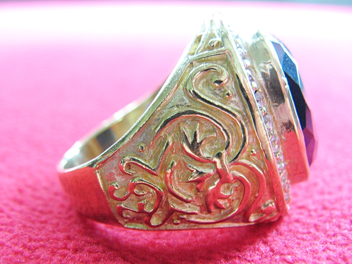 สินค้าหมดค่ะ แหวนพลอยไพลินอมม่วง ทองเหลืองล้อมเพชร(ราศีกุมภ์,กันย์,ตุลย์)ค่ะ