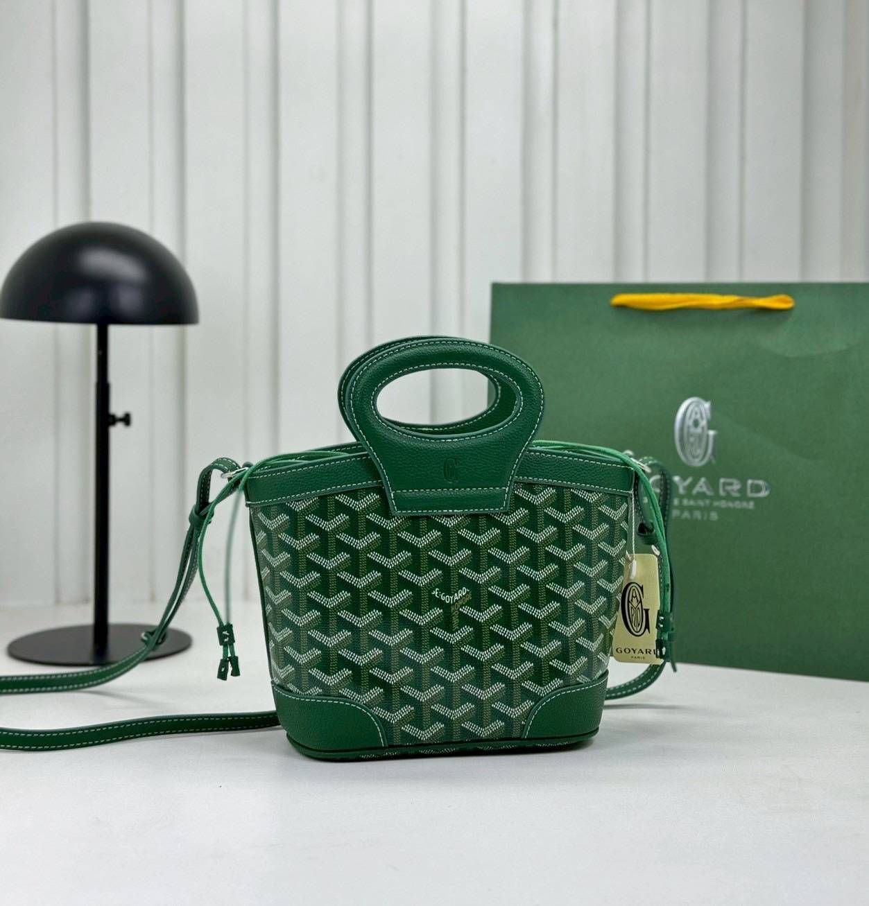 ORI หนังแท้ | Goyard Beluga Mini Bag กระเป๋าสะพายทรงบัคเก็ต พร้อมหูจับในตัว สะดวกใช้งาน ด้านในเป็นผ้าดีไซน์ผูก เพิ่มความน่ารักน่าใช้ สวยมากค่ะ