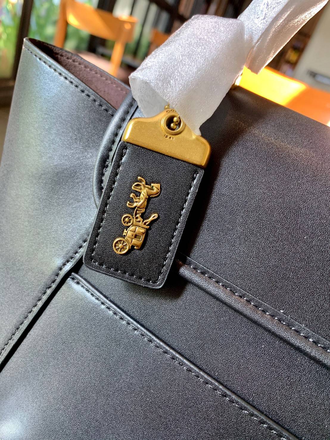 COACH COURIER CARRYALL 23 IN COLORBLOCK SIGNATURE CANVAS พร้อมส่ง 7 แบบ พร้อมส่ง ลุคดูไฮสุดๆค่ะ! กระเป๋าสะพายหนังหรูหราและคลาสสิค หนังแท้ชั้นดีที่สุด น้ำหนักเบา หนังสวยมากก สัมผัสแล้วหลงรักแน่นอนจ้าา😘