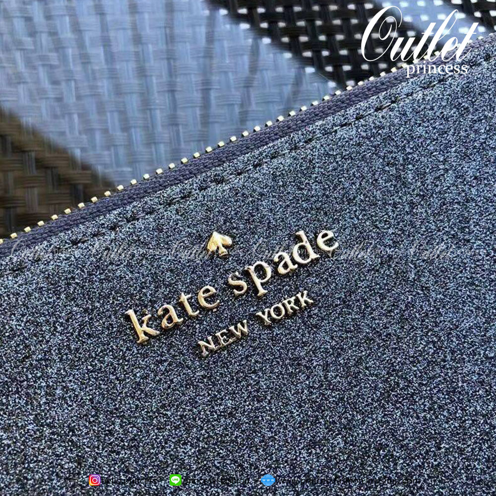 KATE SPADE JOELEY LONG WALLET กระเป๋าสตางค์ใบยาวรุ่นใหม่ล่าสุดหนัง Saffiano สไตล์ PRADA สวยน่าใช้ตัวเนื้อกระเป๋าตกแต่งด้วยกลิทเตอร์ทั้งใบ สวยหรู ภายในมีช่องซิป1ช่อง และช่องใส่บัตรหลายช่อง ใส่เหรียญ บัตรได้เยอะ ตัวจริงสวยน่าใช้มากค่ะ