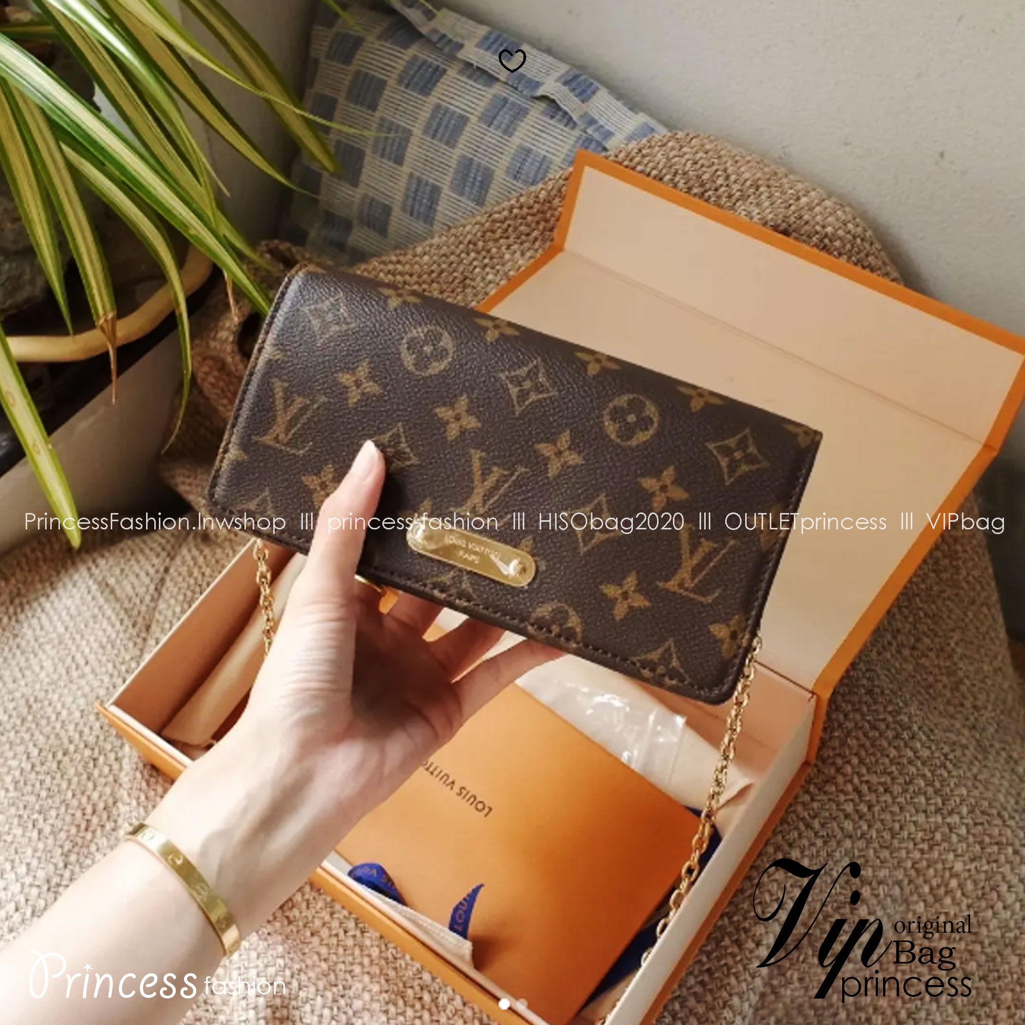 LV Wallet On Chain Lily Monogram Canvas กระเป๋าสะพายทรงพอชคลาสสิค รูปทรงสี่เหลี่ยมเพรียวบางเข้ากับลุคเรโทรเรียบหรู ดีไซน์เรียบหรู ลายโมโนแกรม