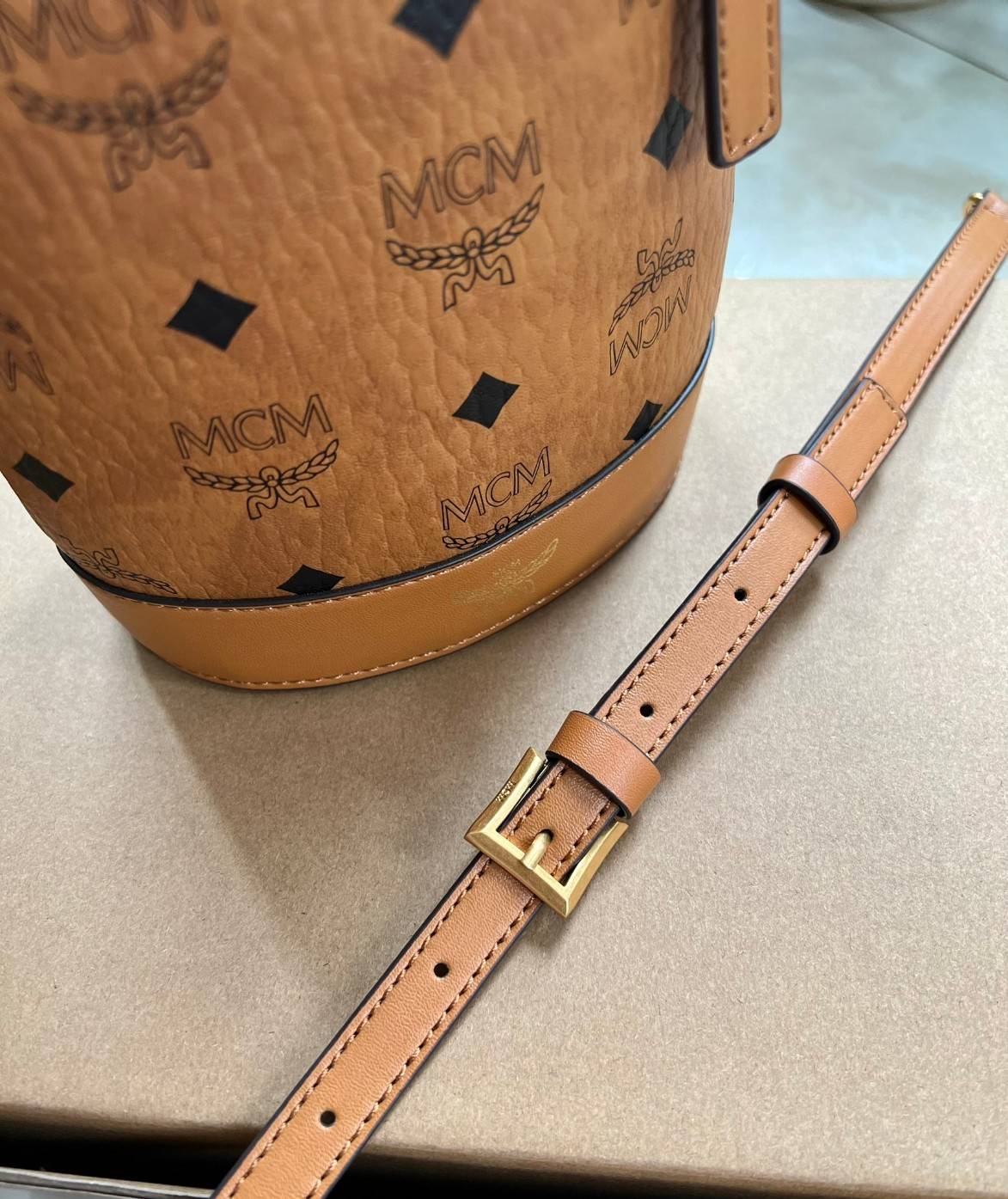 M.C.M AREN BUCKET TOTE IN VISETOS กระเป๋าทรงบัคเก็ต ขนาดกำลังสวย ไอเท็มใหม่ เกรดท็อปออริ 1:1 สลับแท้