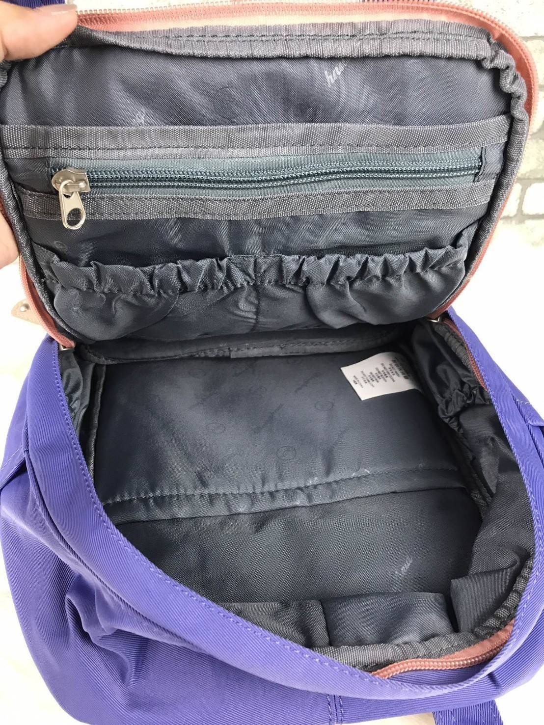 DOUGHNUT MACAROON MINI BACKPACK กระเป๋าเป้สีหวาน สามารถสะพายหลัง/ถือน่ารักๆ ได้เลยค่ะ วัสดุผ้าไนล่อน สามารถกันน้ำซึมได้ระดับนึง ด้านหน้ามีช่องเก็บของได้นะคะ เปิดปิดด้วยซิปบน ด้านข้างเก็บของได้จุกจิก ด้านในมีช่องใส่ของ ใส่ Ipad จุของคุ้มจริงๆค่า สายสะพายด้