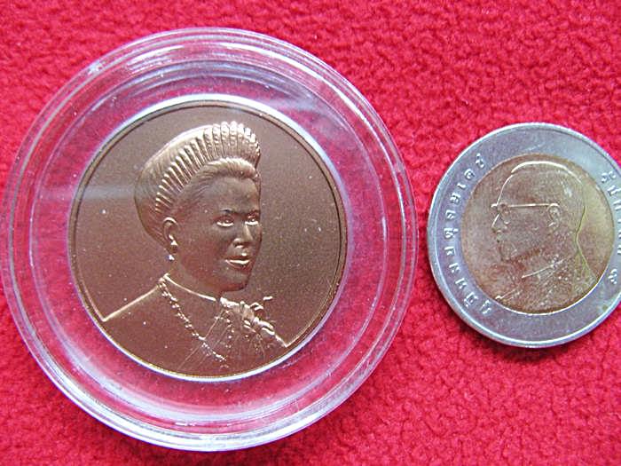 สินค้าหมดค่ะ เหรียญเฉลิมพระชนมพรรษา 6 รอบ ราชินี พร้อมตลับค่ะ