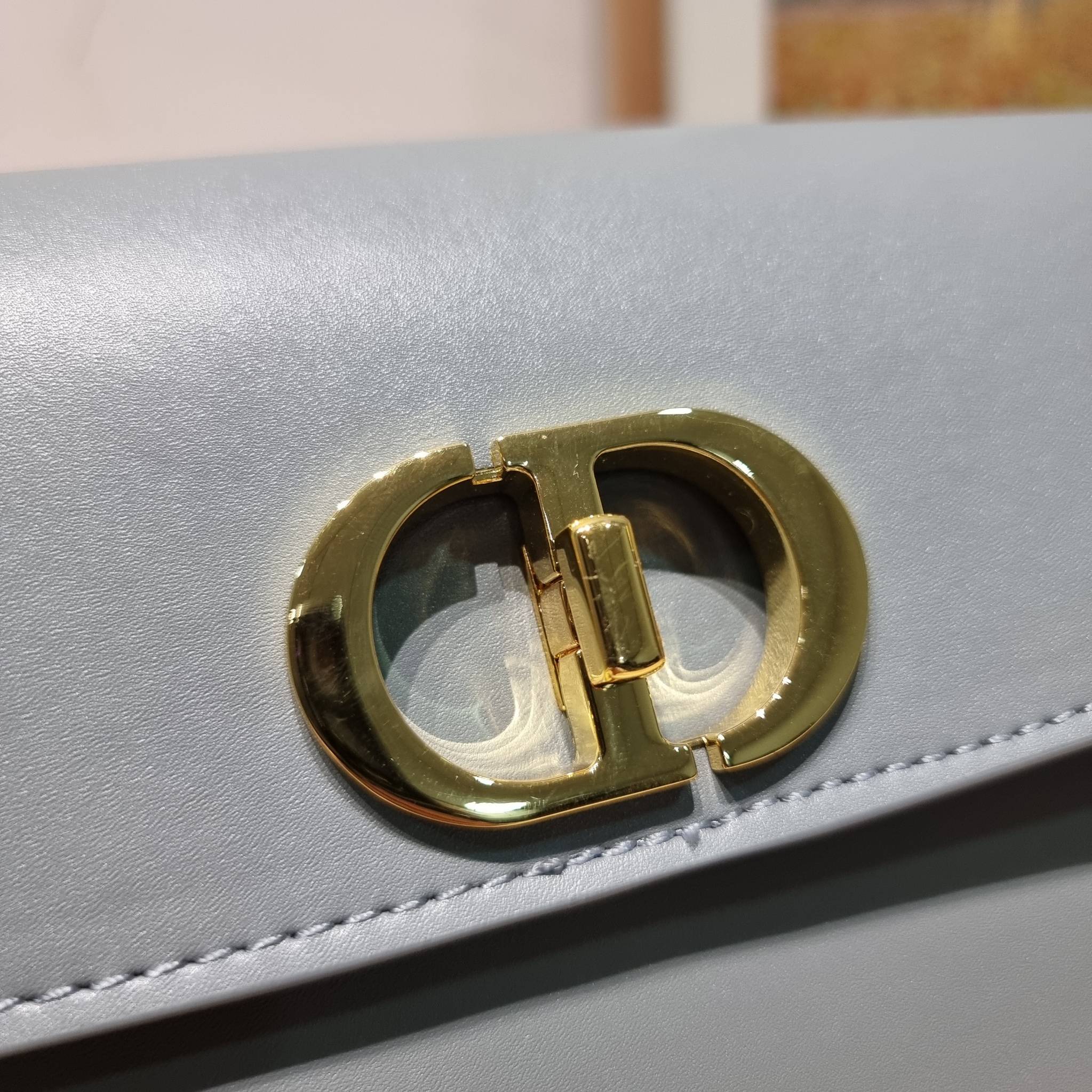 DIOR 30 MONTAIGNE AVENUE BAG สวยหรู ดีเทลแพง ต้องยกให้ไอเท็มนี้เลย กับกระเป๋าสะพายข้าง รุ่นที่ใครเห็นเป็นต้องรัก