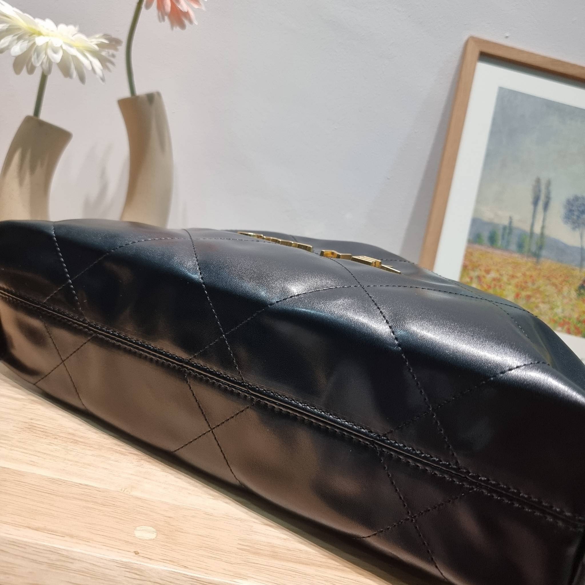 Chanel ss22 Logo CC shopping tote / Chanel 22 handbag มาแรงที่สุดในตอนนี้ก็คือรุ่นนี้เลย ใช้งานง่ายรุ่นนี้สามารถใช้ได้ทั้งผู้หญิงและผู้ชายน้า เกินต้านที่สุดกับไอเท็มนี้ ที่สาวๆหรือใครๆก็ต้องมีแล้ว!! แค่เห็นก็หลงรัก กระเป๋าทรงสวย