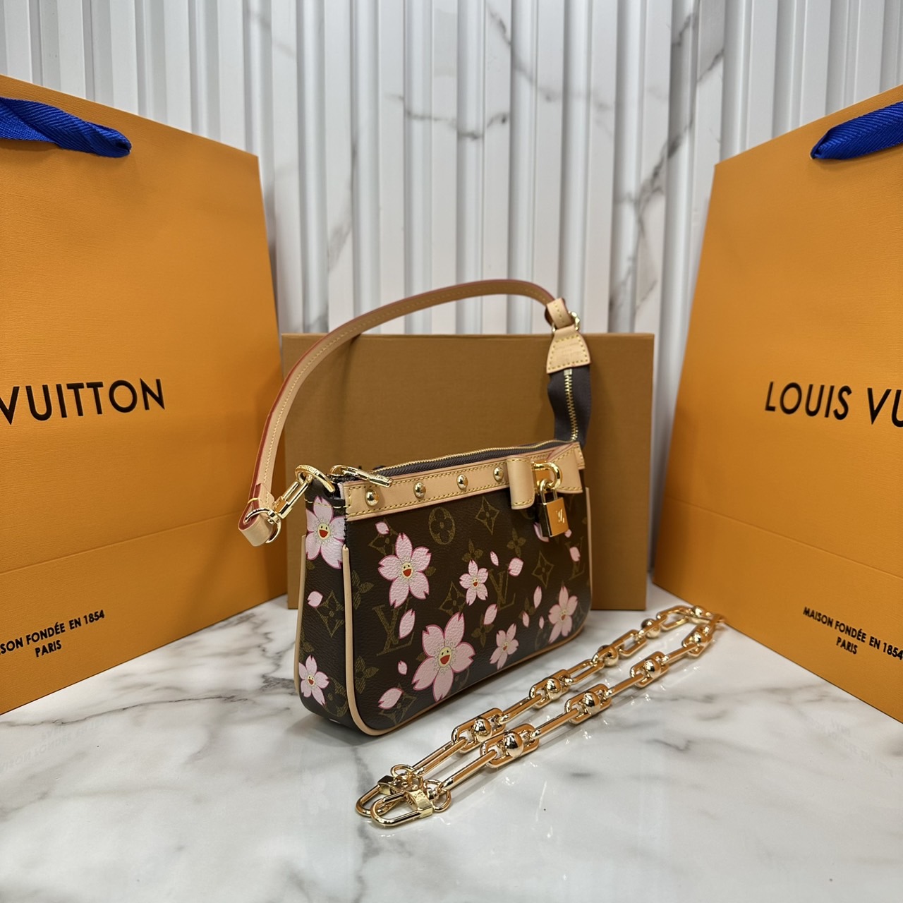 ORI หนังแท้ | คอลใหม่ดอกไม้แสนหวาน LV x TM Pochette Accessoires Cherry Blossom bag กระเป๋าสะพายดีไซน์คลาสสิครุ่นสุดปัง
