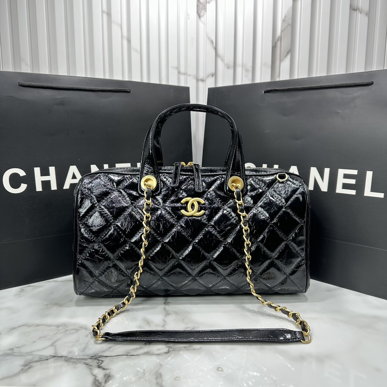 ORI หนังแท้ | Chanel Large Bowling Bag Crumpled Leather / Chanel Keepall Bag กระเป๋าถือ กระเป๋าสะพายรุ่นใหม่ล่าสุด ดีไซน์หนังยับเงา รูปแบบเรียบหรูหราใช้งานง่าย สวยงามตามแบบฉบับแบรนด์