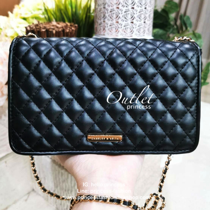 BEST SELLER! CHARLES & KIETH MINI CLUTCH BAG กระเป๋าสะพายทรงคลัชรุ่นยอดนิยมดีไซน์คลาสสิควัสดุหนังนิ่มลายตารางสวยอยู่ทรงขนาดมินิสไตล์ Chanel เปิดปิดด้วยตัวล๊อคแบบบิดอะไหล่ทอง ด้านหลังประดับโลโก้แบรนด์สวยดูดี มาพร้อมสายสะพายโซ่ร้อยหนัง Crossbody ได้สามารถซ้