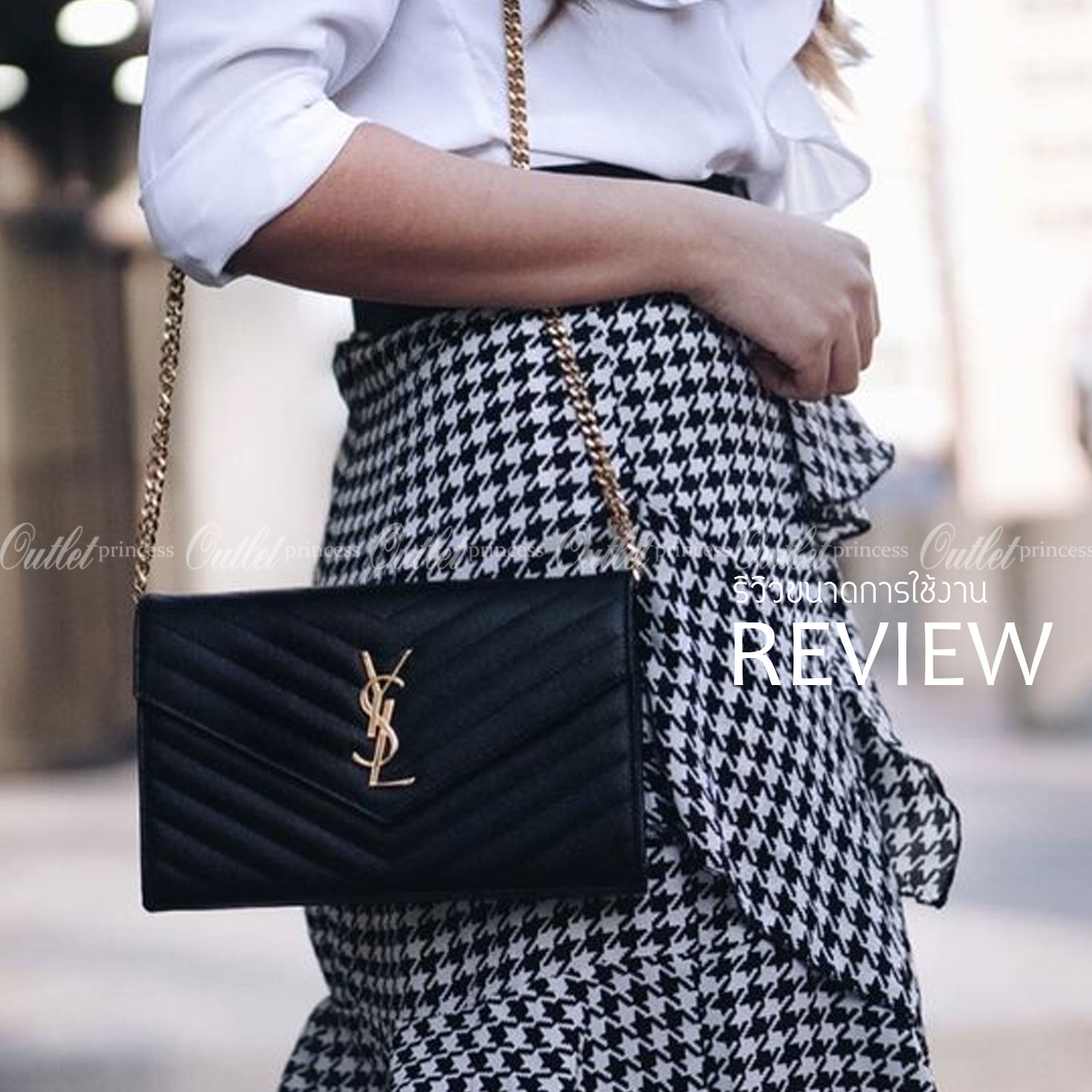 YSL Bag รุ่น Saint Laurent WOC VIP GIFT WITH PURCHASE (GWP) พรีเมี่ยมกิ๊ฟ Limited Edition จาก YSL รุ่นฮอตปรอทแตก วัสดุหนังแกะสังเคราะห์ หนังขึ้นรูปเงาสวย เป็นการดีไซน์กึ่งกระเป๋าสตางค์ ที่มาพร้อมสายสะพายยาว (เป็นสายโซ่ที่ต่อกับหนัง) สายถอดได้ (ปรับระดับไม