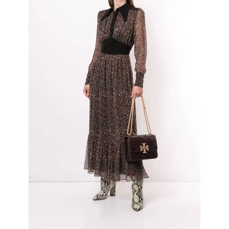 สวยจริงคุณภาพสูง ไม่จกตาค่ะ!! TORY BURCH ELEANOR QUILTED CONVERTIBLE SHOULDER BAG ((73590)) พร้อมส่งที่ไทย ใครรออยู่ห้ามพลาด จำนวนจำกัดค่ะ!! อีกรุ่นที่น่าครอบครองมากๆค่ะ😘 กระเป๋าสะพายข้างและทบสายเป็นคล้องไหล่ได้ หนังแท้ชั้นดีที่สุด ทำลายเหลี่ยมตัด