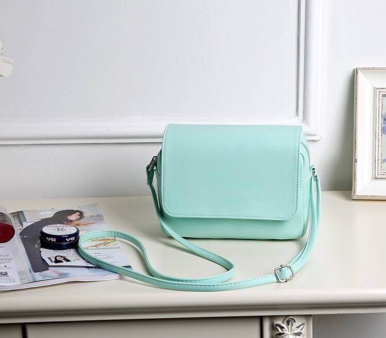 กระเป๋าสะพาย H&M รุ่น cross body bag มี 4 สี : ดำ , ชมพูนู๊ด , เหลือง , มิ้นท์
