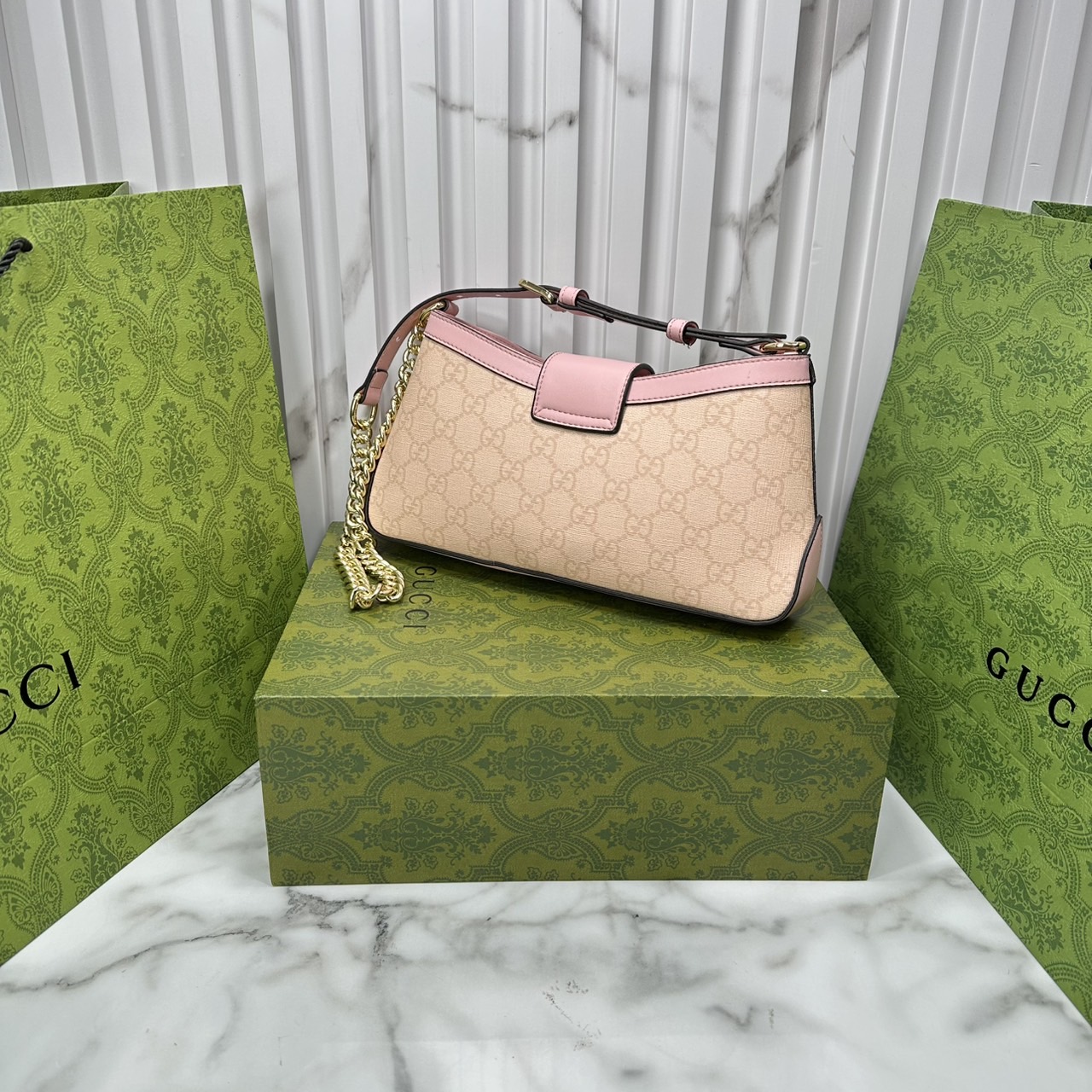 ORI หนังแท้ | GUCCI Padlock Small Shoulder Bag กระเป๋าสะพายทรงสวยวินเทจดีไซน์ไม่ซ้ำใคร หรูล้ำผู้ดี หนังแคนวาสพิมพ์ลายคมชัด ปากกระเป๋ามีแถบหนังคาดและอะไหล่กดล็อค