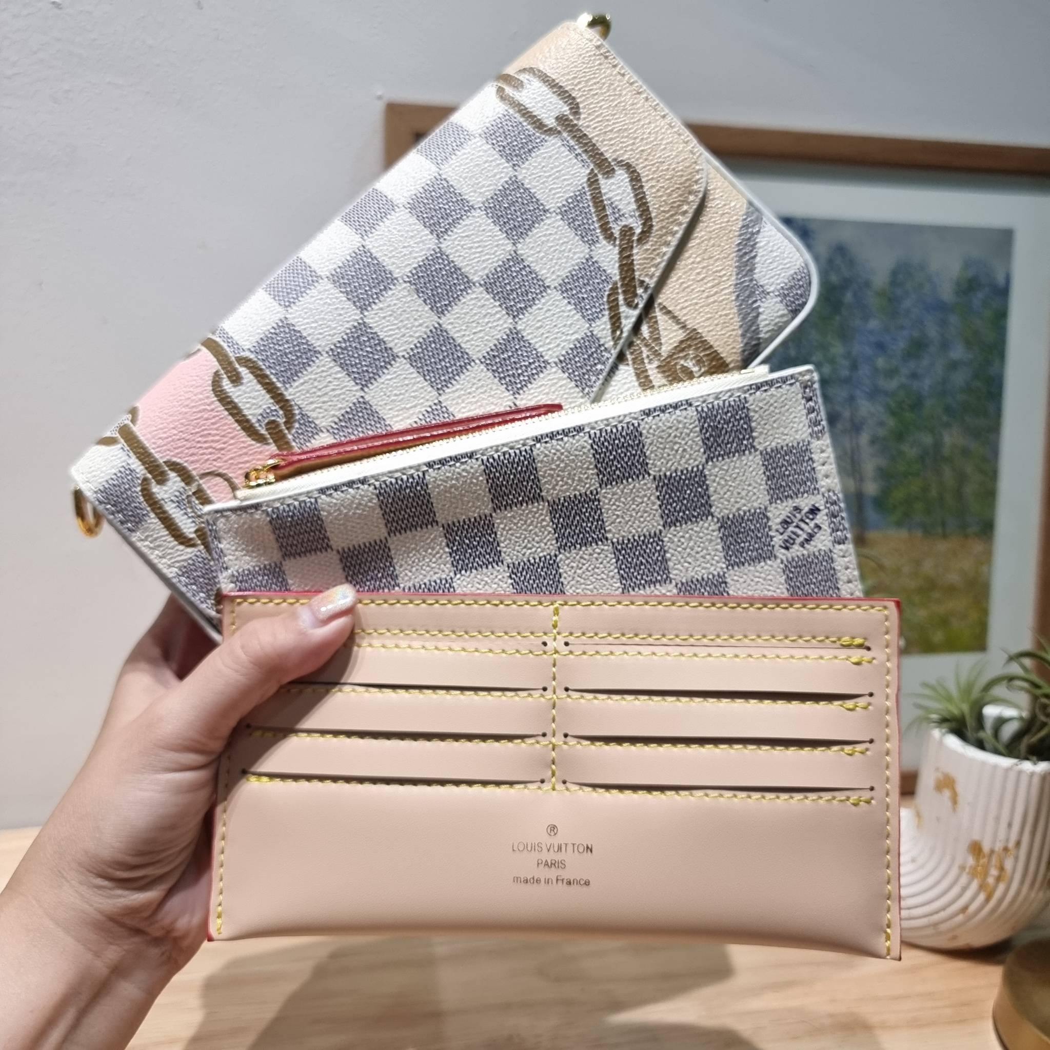 LV Felicie Pochette Damier Azur Canvas - Wallets and Small Leather / LV DAMIER AZUR POCHETTE WITH NAUTICAL PRINT เป็นหนึ่งคอลใหม่ที่มอบสีสันสดใสรับ summer ได้ดี กับกระเป๋าสะพายทรงพอช ดีไซน์ออกมาให้ใช้งานได้หลากหลาย