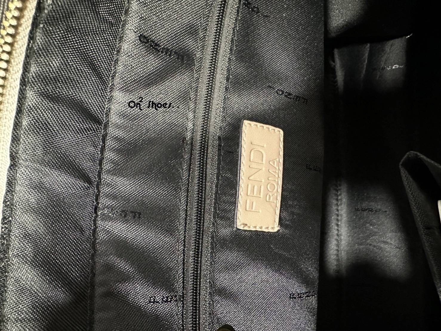 FENDI SHOPPING BAG / FENDI TOTE BAG กระเป๋าถือ/สะพายไหล่ ทรงสวย หรู ดูโดดเด่น ดีไซน์ทันสมัย