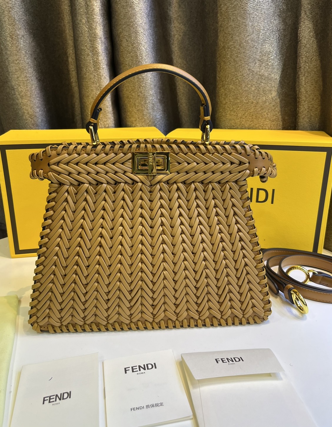 พร้อมส่ง 3 สี FENDI Peekaboo ISeeU Medium interlace leather bag กระเป๋าสะพายดีไซส์สาน ใช้ได้ 2 ด้าน 🧡 เกรดออริจินอล 1:1 สลับแท้