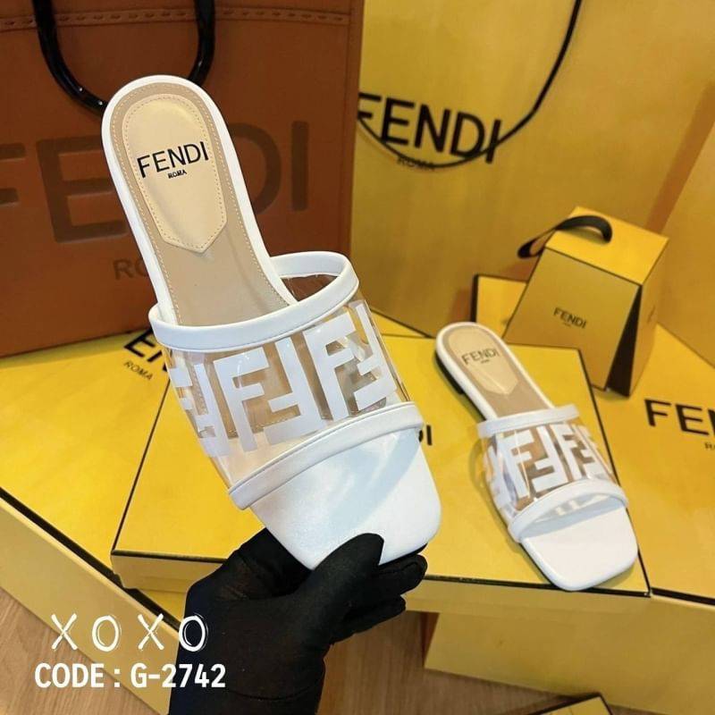 FENDI SANDALS แตะ ชนช้อป สวย แปะมาก แมทส์ชุดง่าย วัสดุด้านบนคาดพลาสติก สกีนแบรนด์