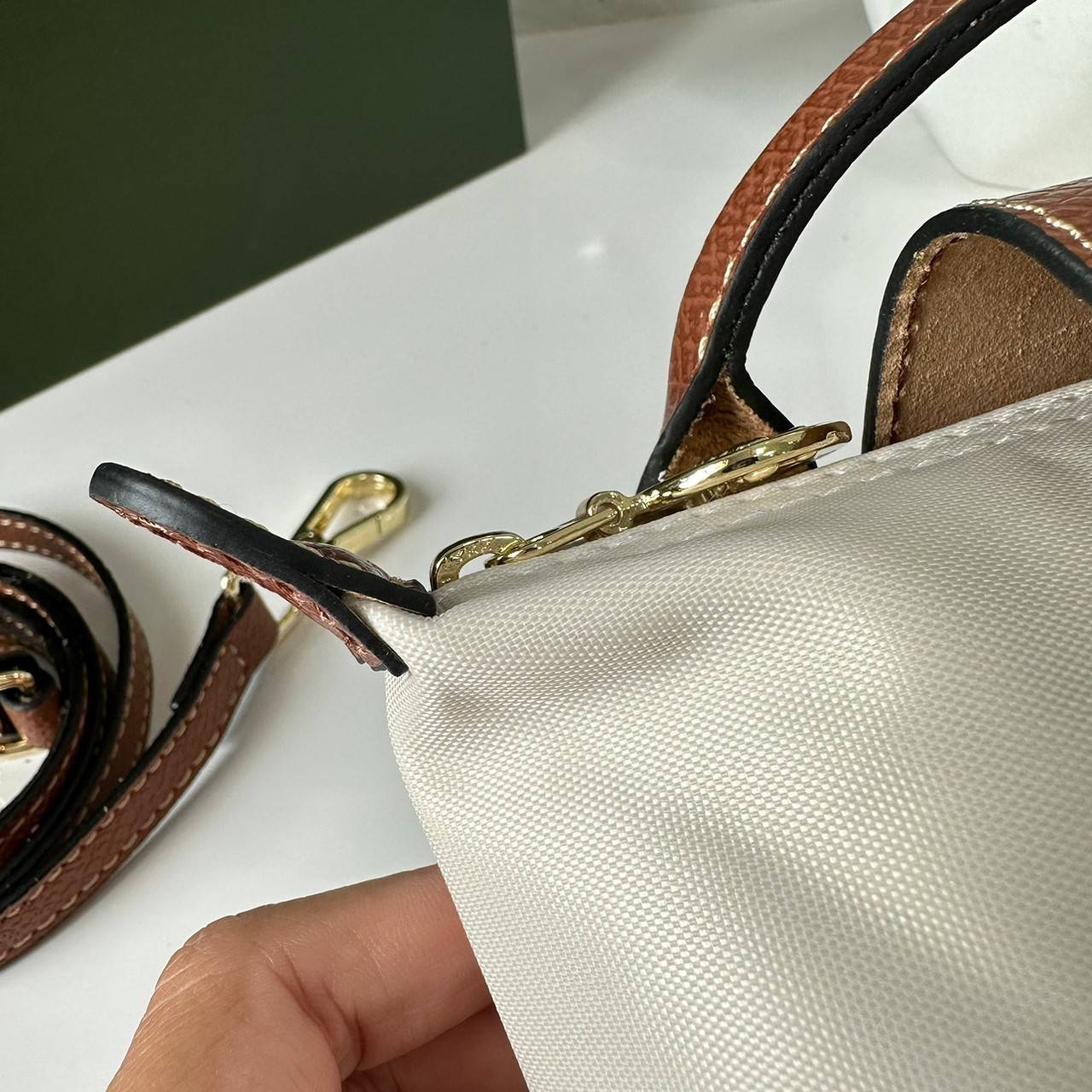 LONGCHAMP LE PLIAGE ORIGINAL Pouch with handle กระเป๋าใบเล็กขนาดกระทัดเหมาะกับใส่ของจำเป็นจุกจิก กันน้ำได้ พร้อมส่ง